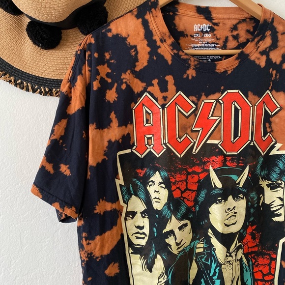✨ AC/DC Highway to Hell Black Bleach Dye Graphic Tee ✨ - Picture 7 of 8